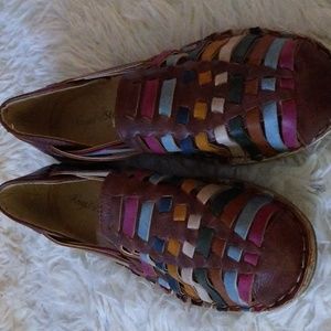 Angel steps weaved leather slip-ons